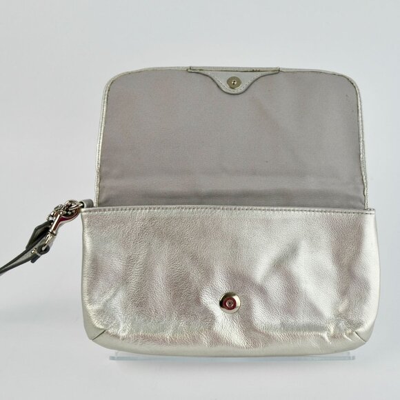 Coach Ashley Metallic Silver Leather Wristlet WITH HANGTAG - Picture 12 of 13